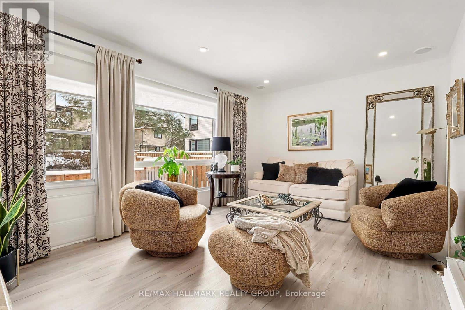 6861 BILBERRY DRIVE — Ottawa, Ontario - Photo 2 of 31