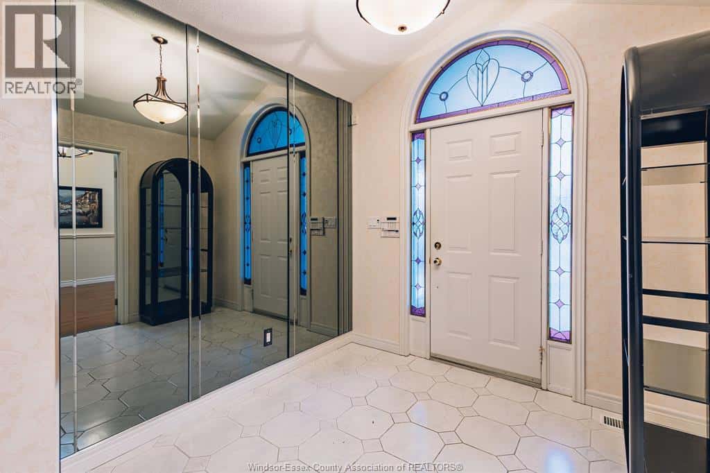 Windsor — Windsor - Photo 3 of 49