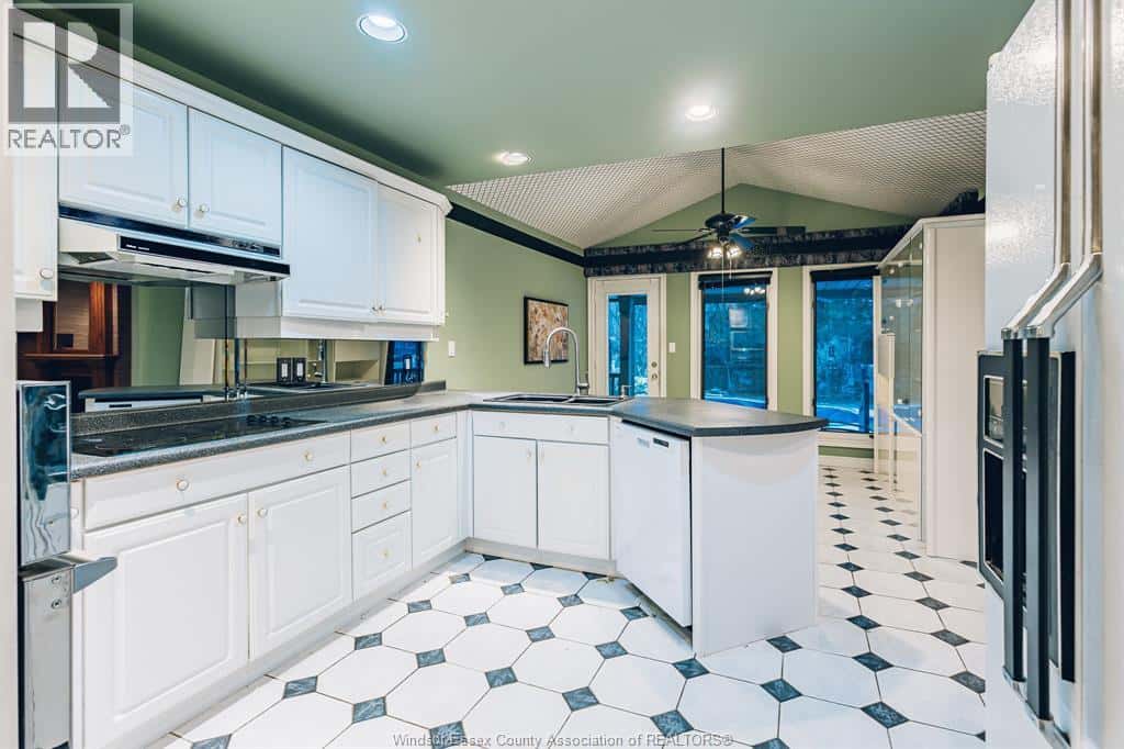 Windsor — Windsor - Photo 2 of 49