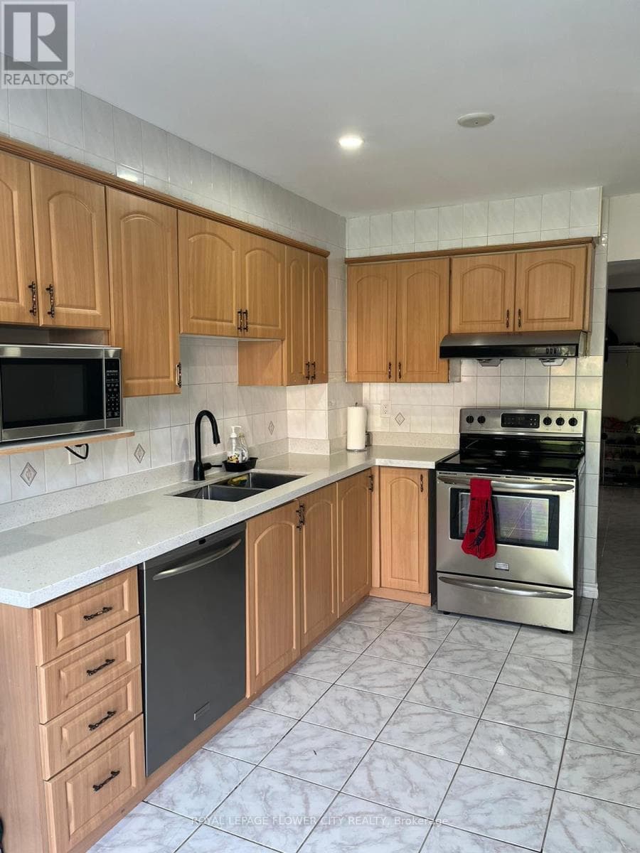 19 MUSKOKA STREET — Brampton (Heart Lake East) - Main photo