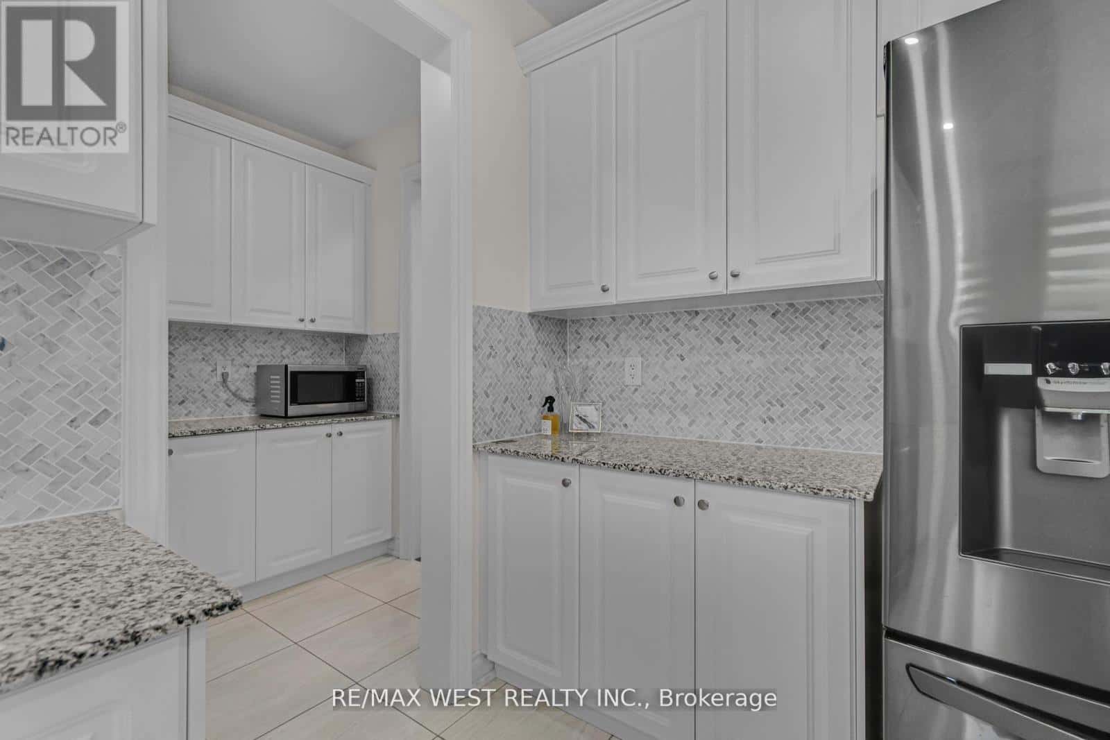 5 ARIES STREET — Brampton (Credit Valley) - Photo 2 of 22