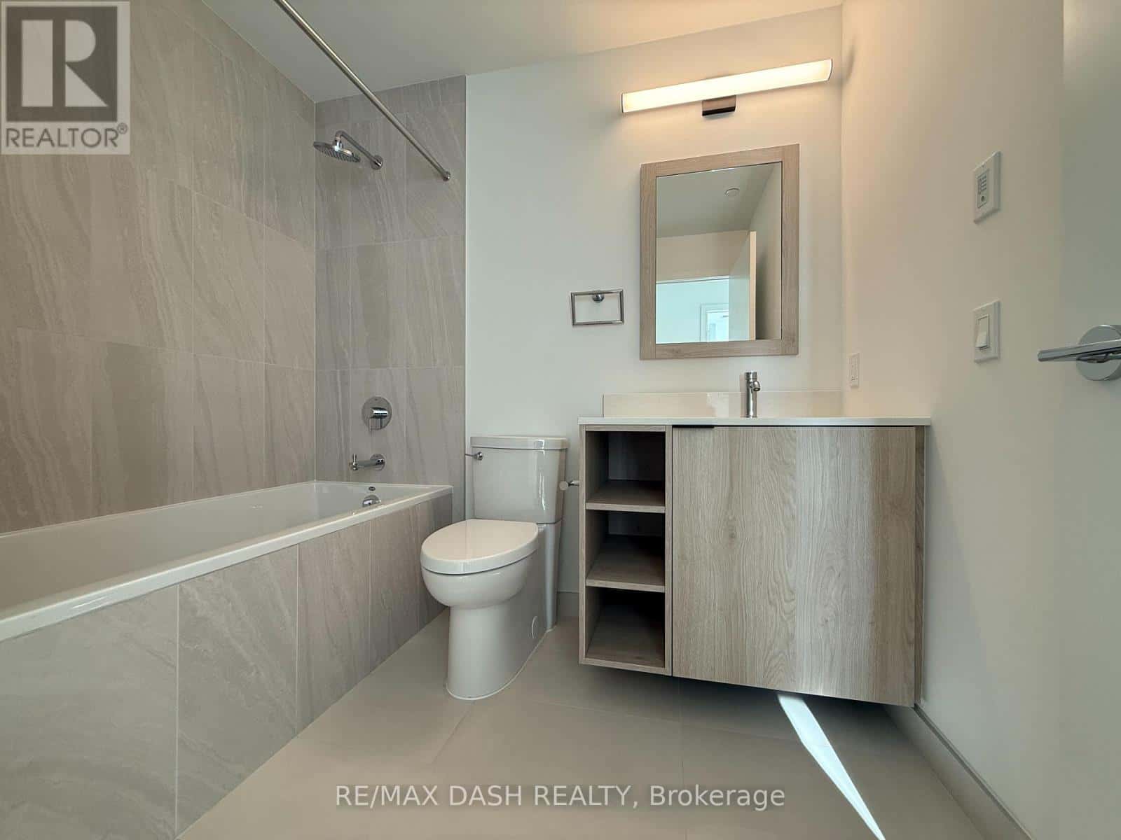 Toronto (Islington-City Centre West) — Toronto (Islington-City Centre West) - Photo 5 of 32