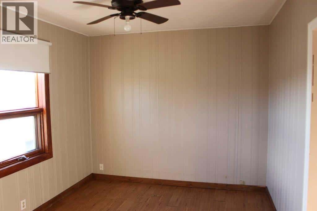 Picture Butte — Picture Butte - Photo 2 of 23