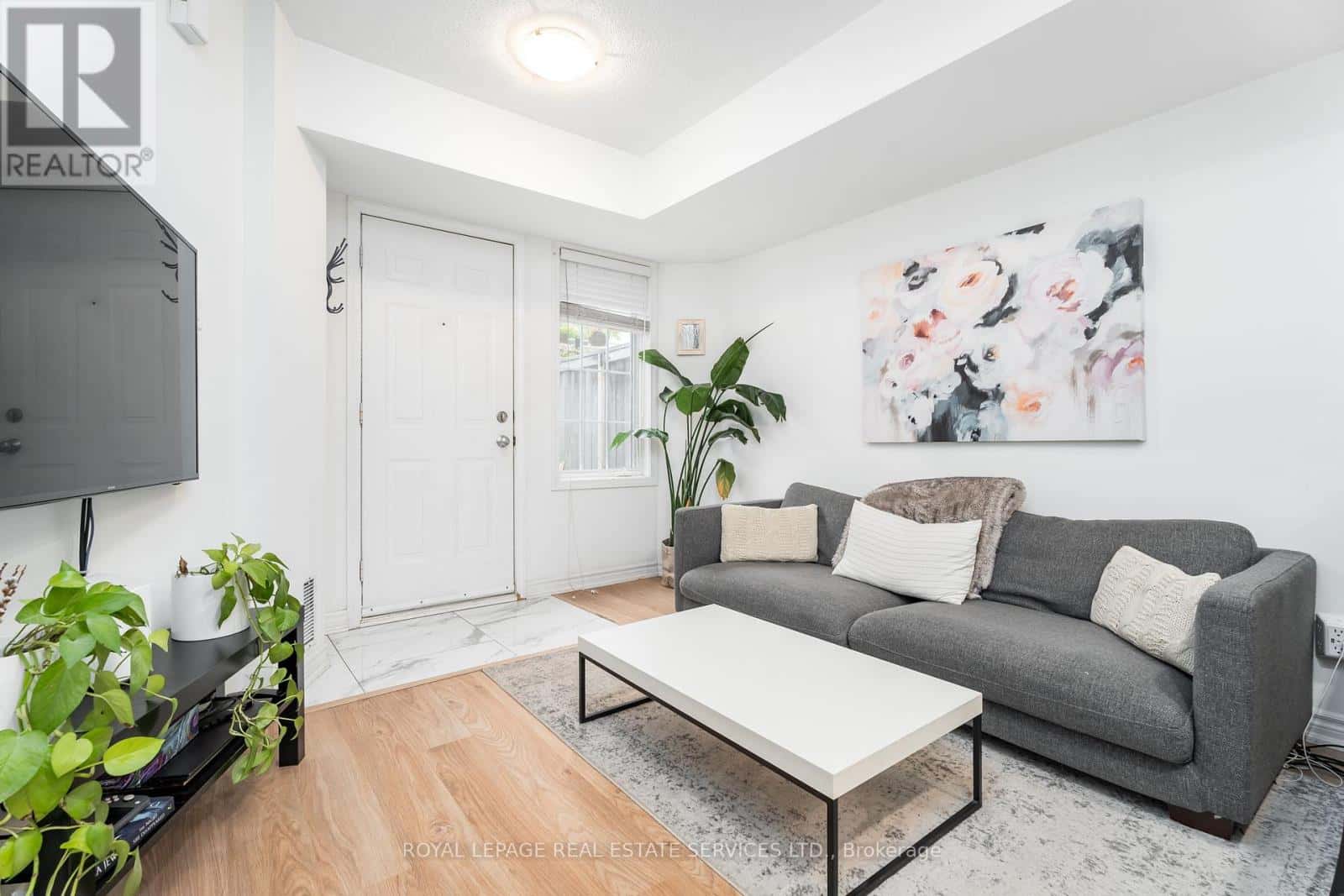 Toronto (Waterfront Communities) — Toronto (Waterfront Communities) - Photo 4 of 28