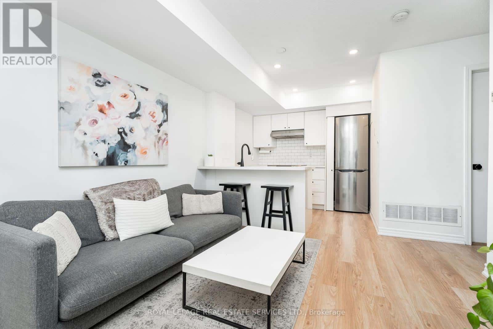 Toronto (Waterfront Communities) — Toronto (Waterfront Communities) - Photo 3 of 28