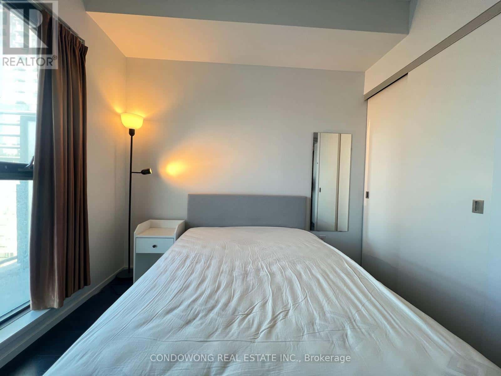 Toronto (Church-Yonge Corridor) — Toronto (Church-Yonge Corridor) - Photo 5 of 22