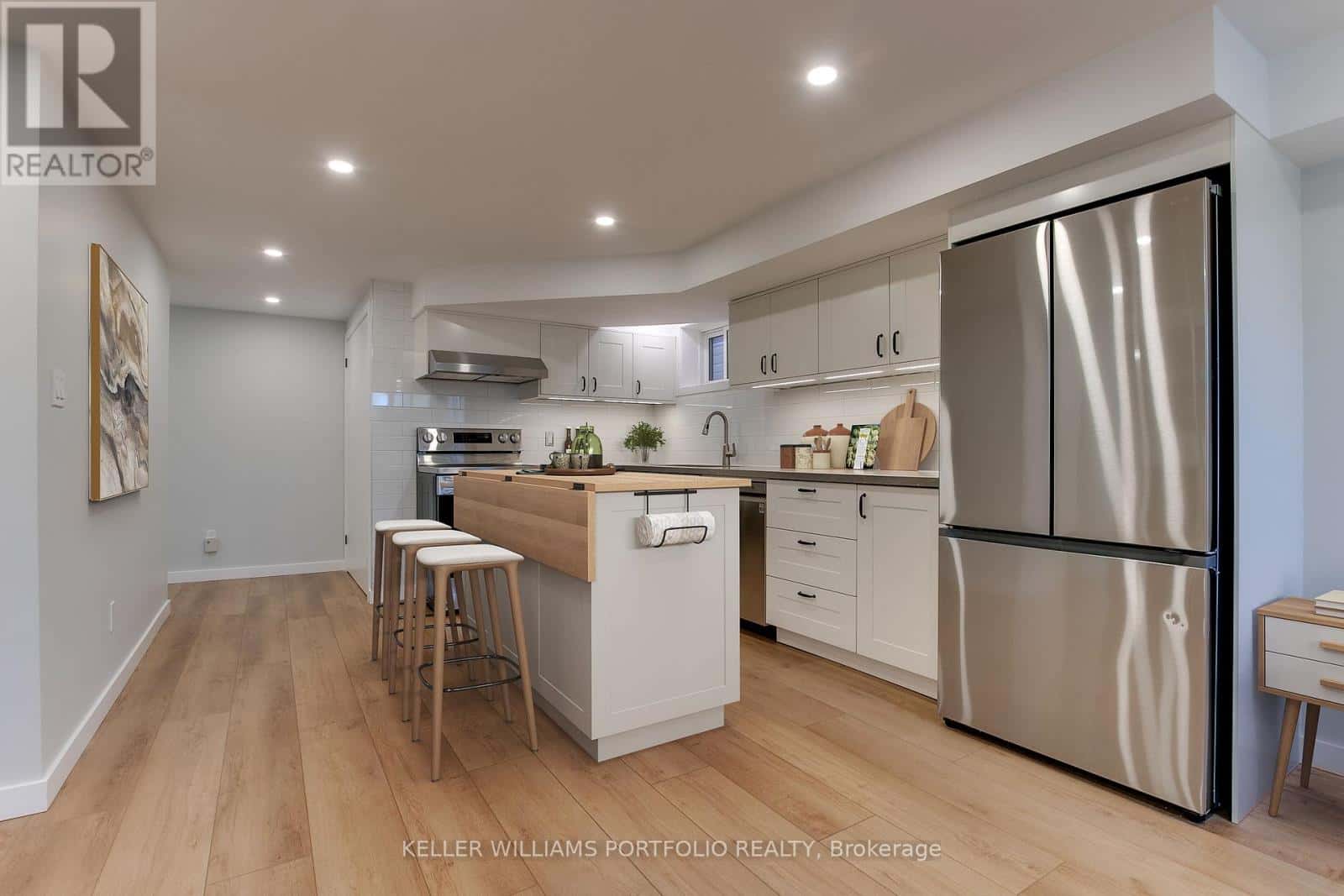 1 - 99 WEST LODGE AVENUE — Toronto (Roncesvalles) - Photo 2 of 16