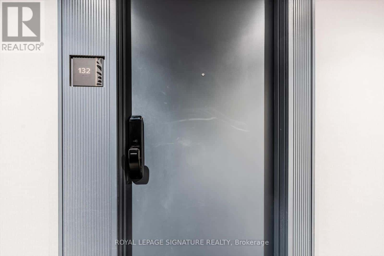 132 - 395 DUNDAS STREET W — Oakville (OA Rural Oakville), Ontario - Photo 2 of 34