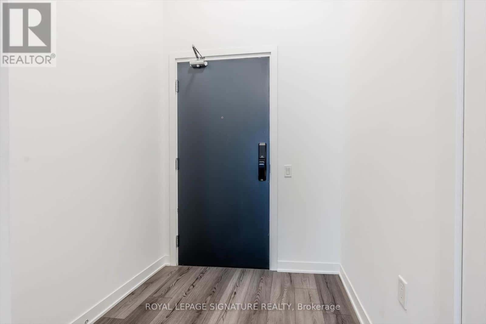 132 - 395 DUNDAS STREET W — Oakville (OA Rural Oakville), Ontario - Photo 3 of 34