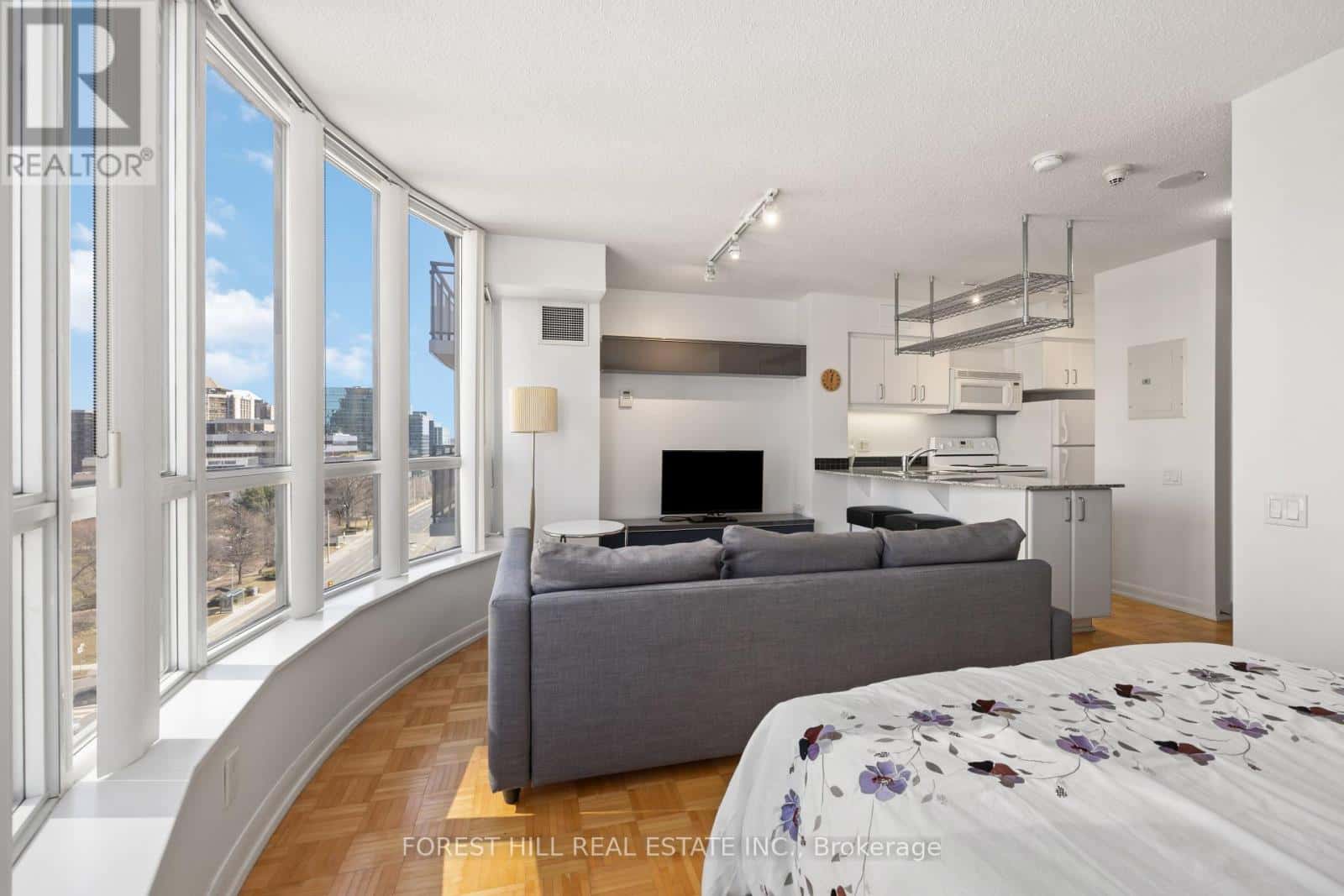 Toronto (Willowdale East) — Toronto (Willowdale East) - Photo 4 of 12