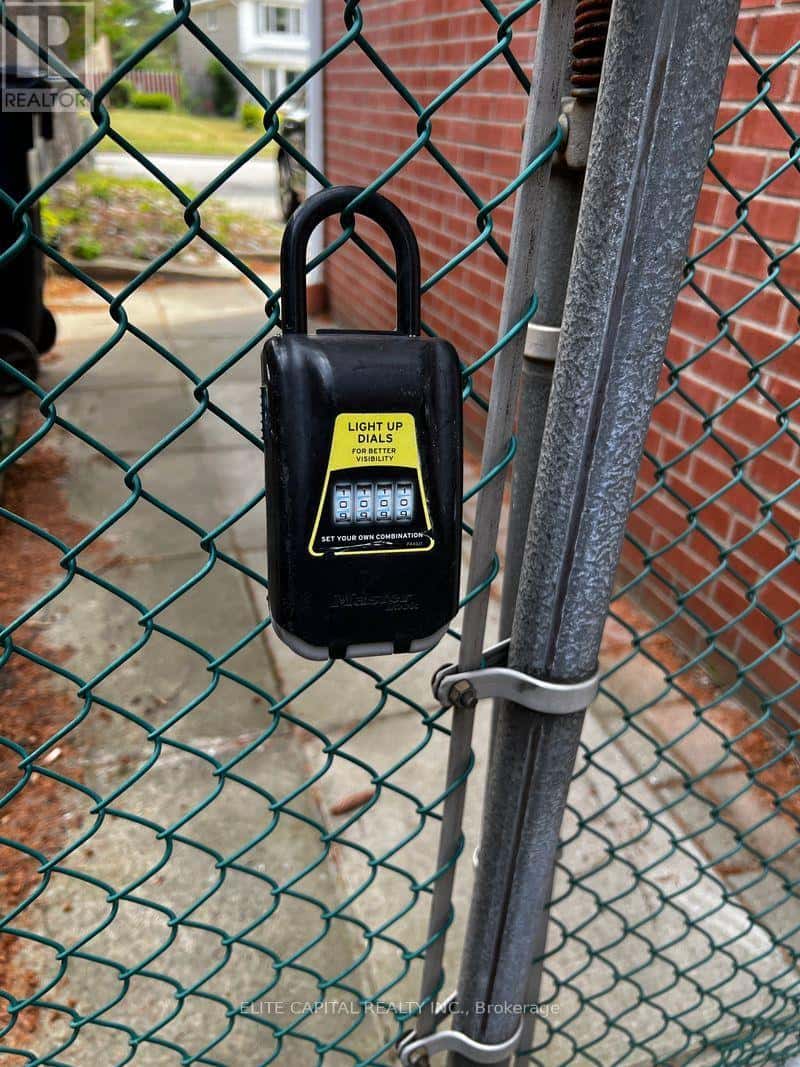 218 CHARTLAND BOULEVARD S — Toronto (Agincourt North) - Photo 3 of 39