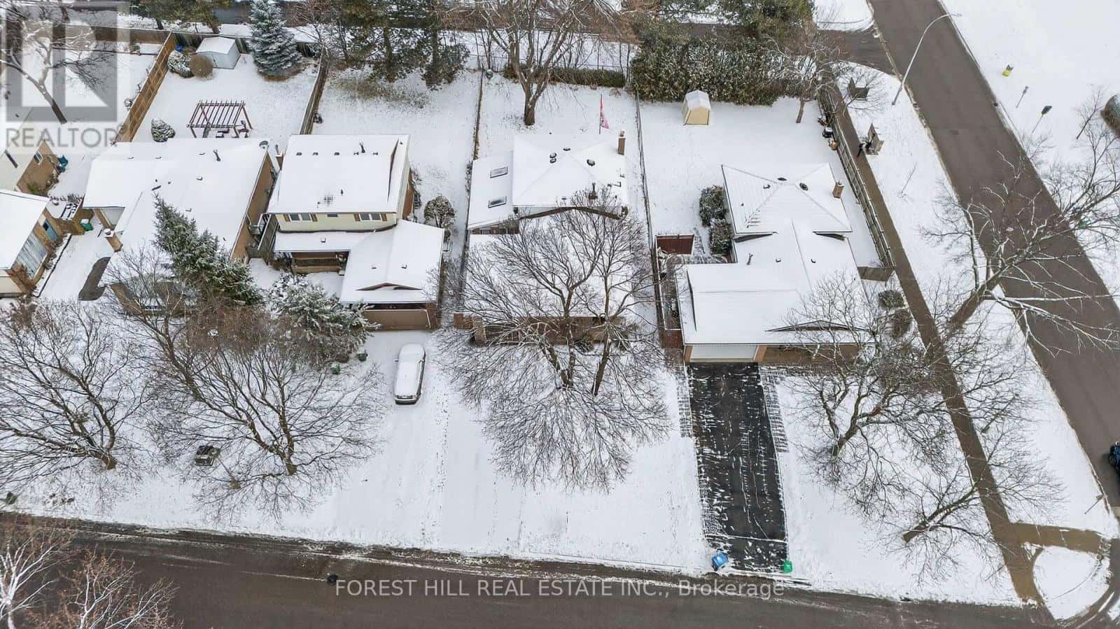 163 BIRCHLAWN ROAD — Caledon (Bolton North), Ontario - Photo 2 of 38