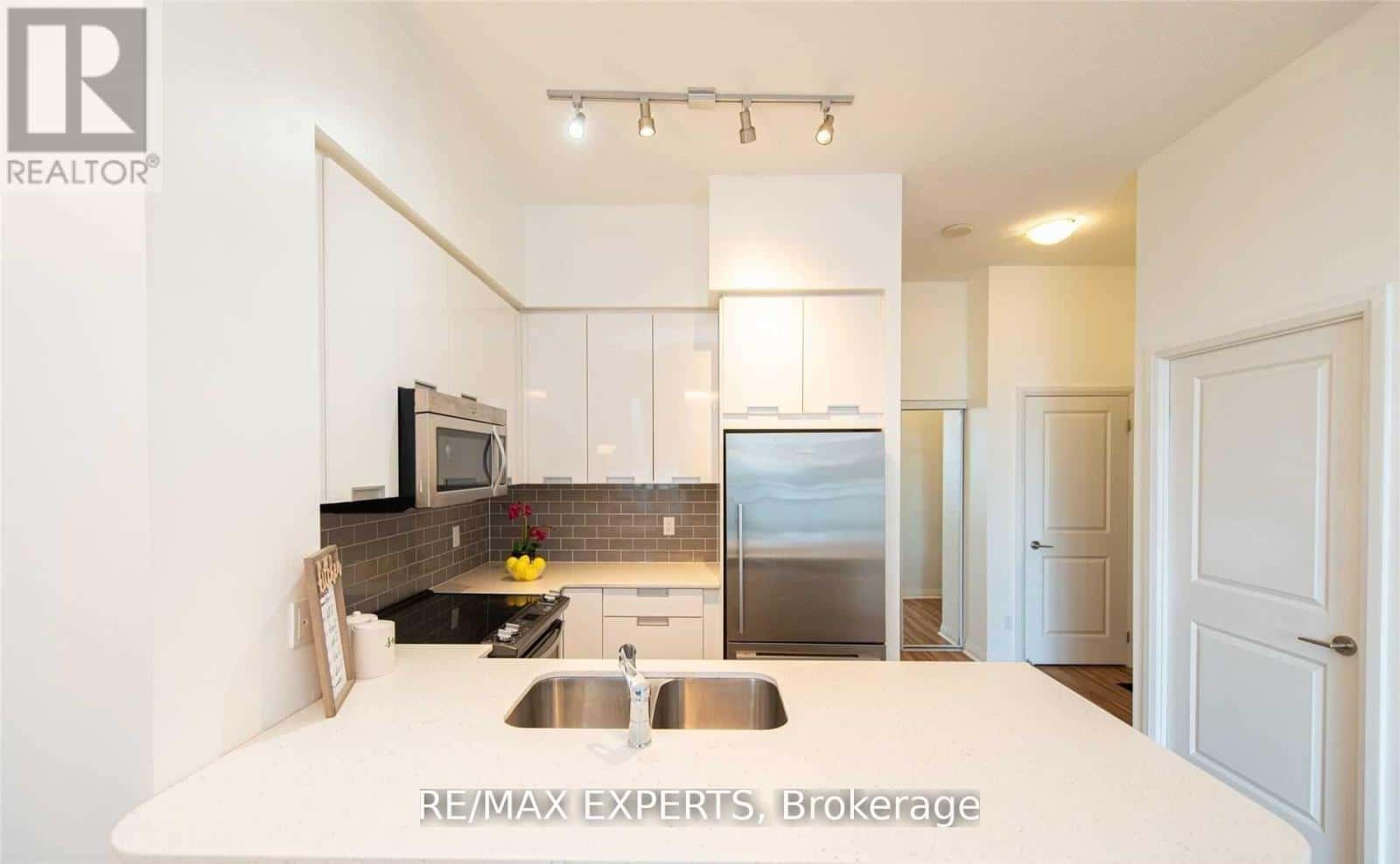 311 - 55 EGLINTON AVENUE W — Mississauga (Hurontario) - Photo 5 of 29