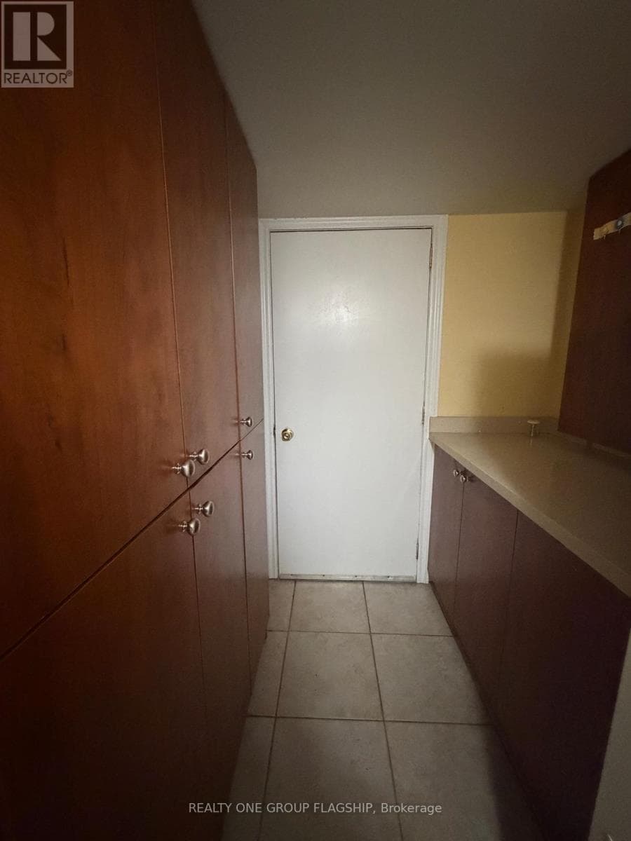 Mississauga (Hurontario) — Mississauga (Hurontario) - Main photo