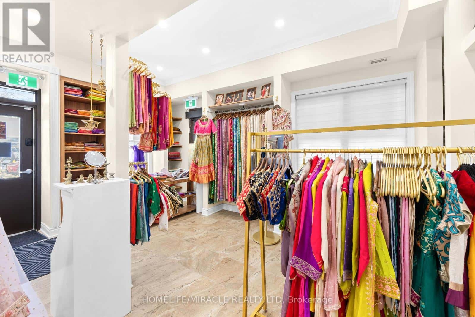 128 BROCK STREET N — Whitby (Downtown Whitby) - Photo 3 of 47