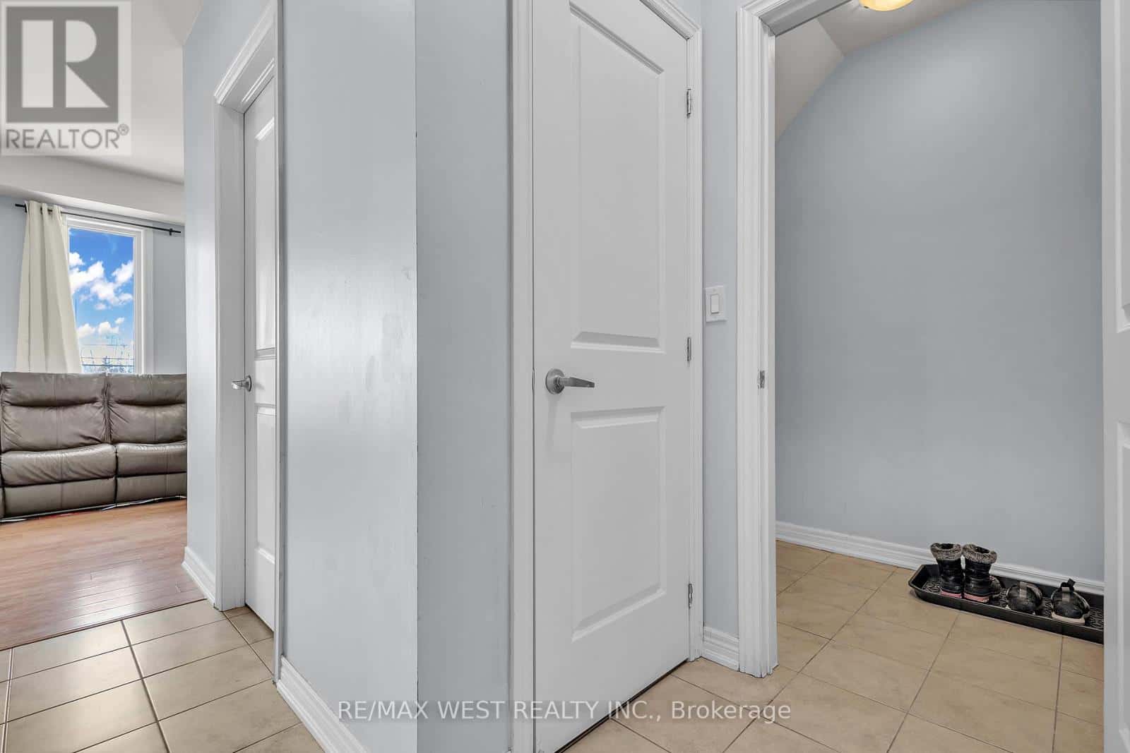 Vaughan (Maple) — Vaughan (Maple) - Photo 5 of 39