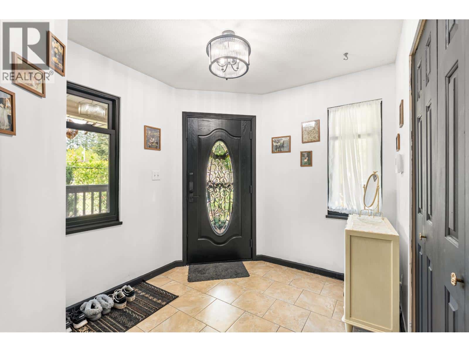 12019 206 STREET — Maple Ridge, British Columbia - Photo 3 of 27