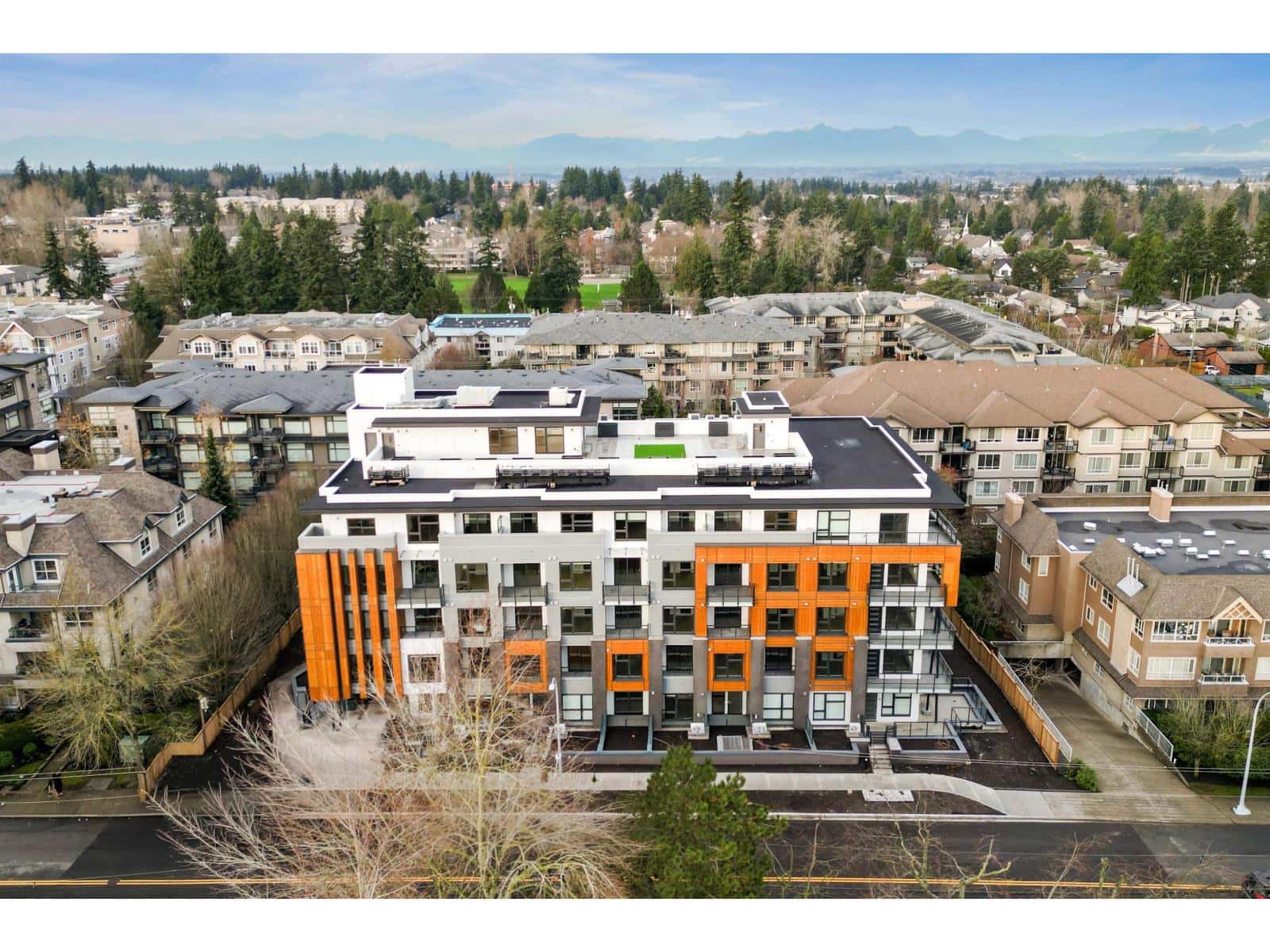 201 15353 17 AVENUE — Surrey, British Columbia - Photo 2 of 27