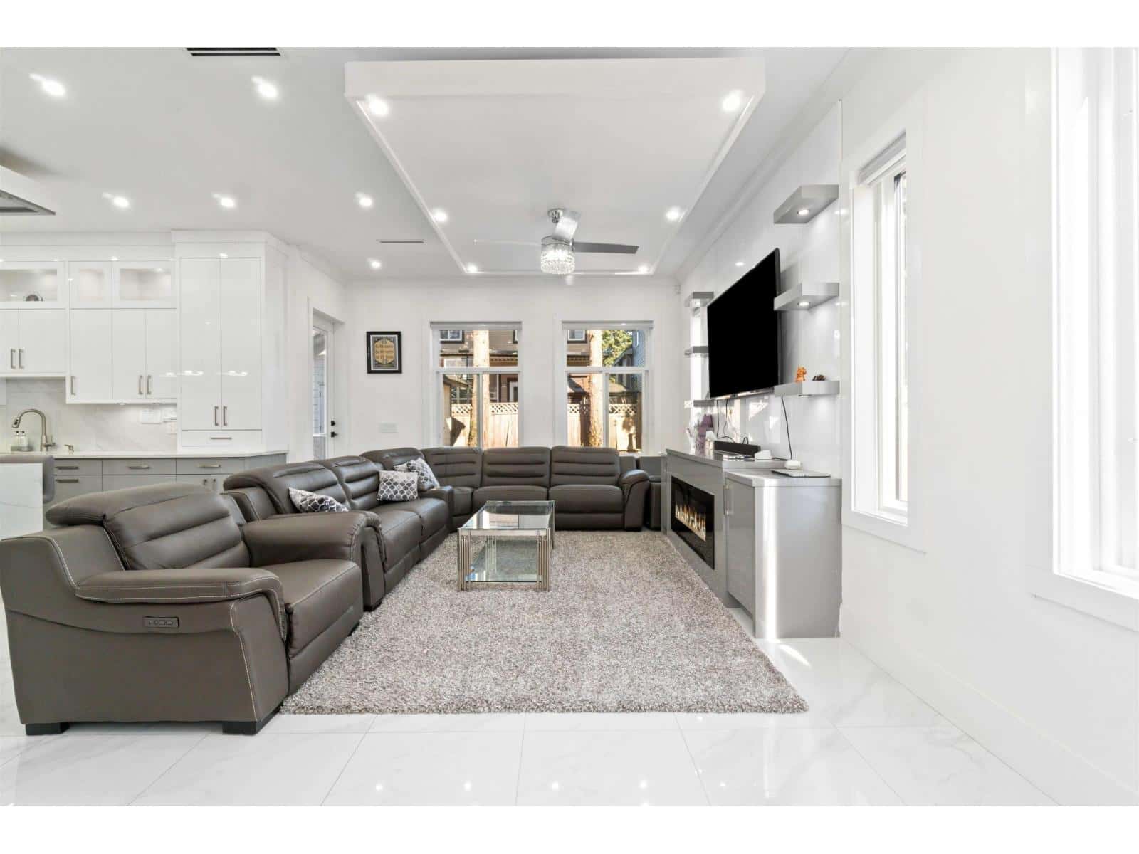 Delta — Delta - Photo 3 of 25