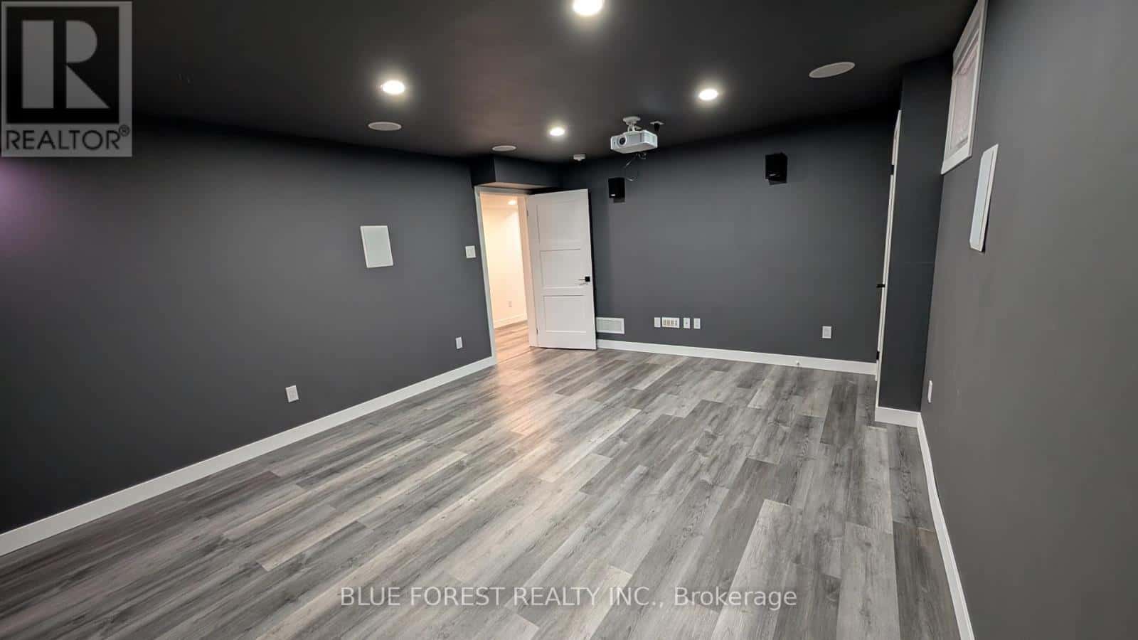 London South (South V) — London South (South V) - Photo 3 of 36