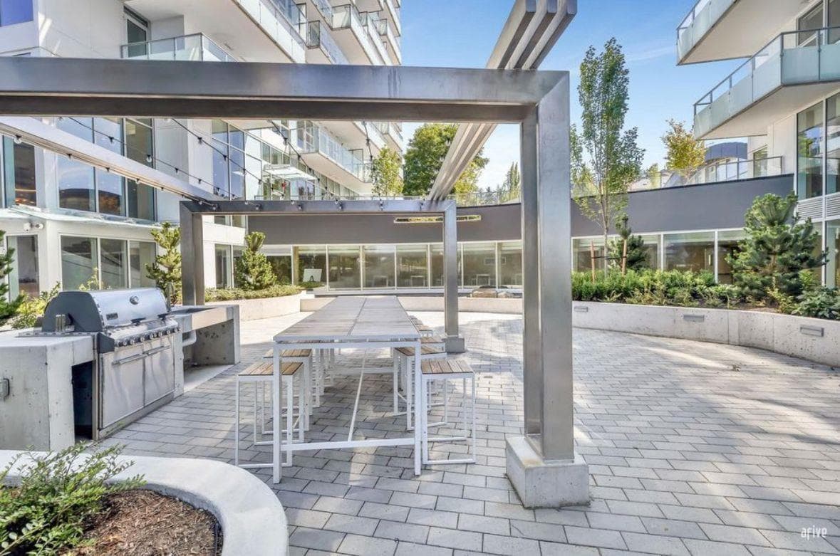 1310 13768 100 AVENUE — Surrey - Main photo