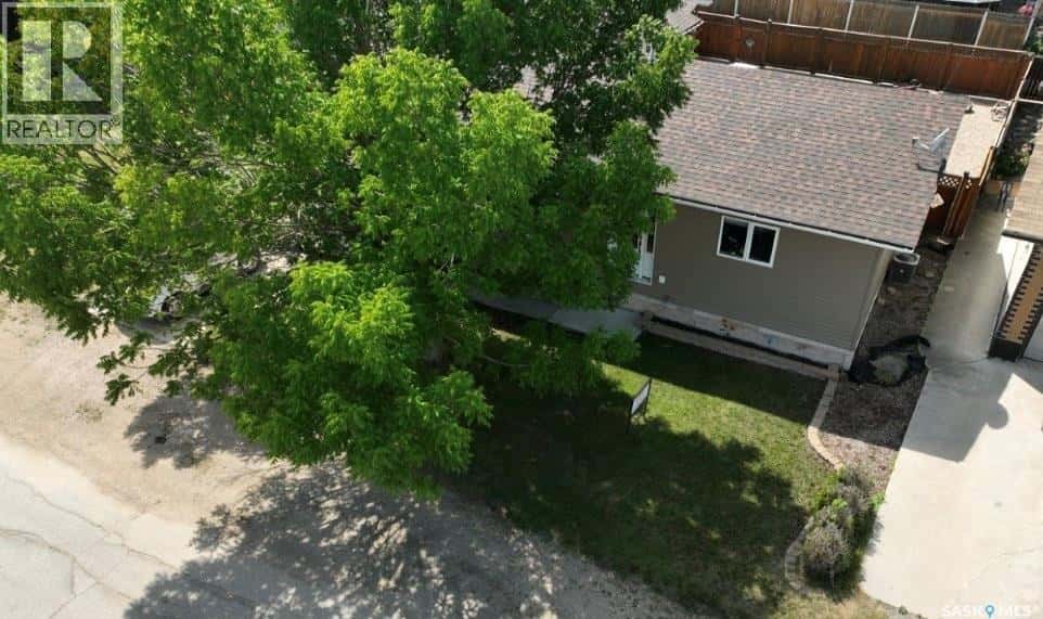 513 Hudson STREET — Hudson Bay, Saskatchewan - Photo 4 of 50