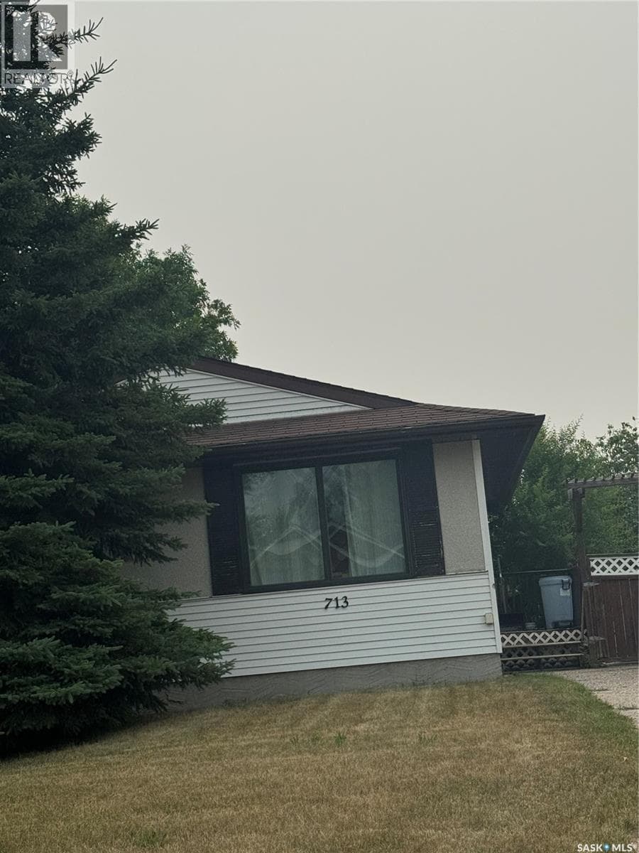 713 Birch CRESCENT — Hudson Bay, Saskatchewan - Main photo