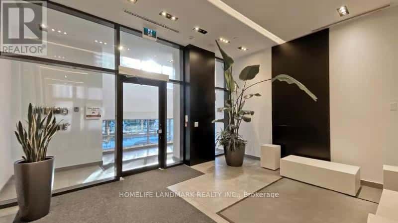 Toronto (Church-Yonge Corridor) — Toronto (Church-Yonge Corridor) - Photo 2 of 22