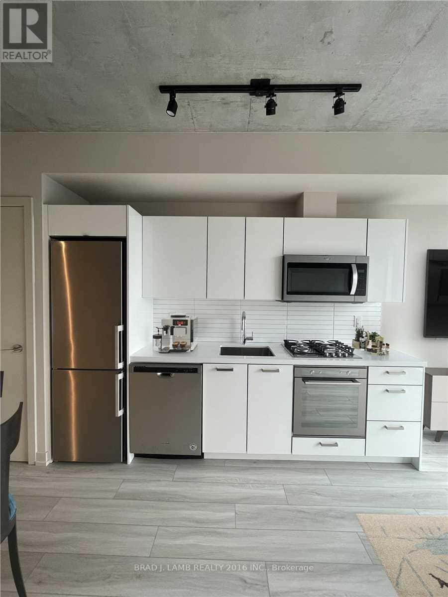 Toronto (Waterfront Communities) — Toronto (Waterfront Communities) - Photo 3 of 14