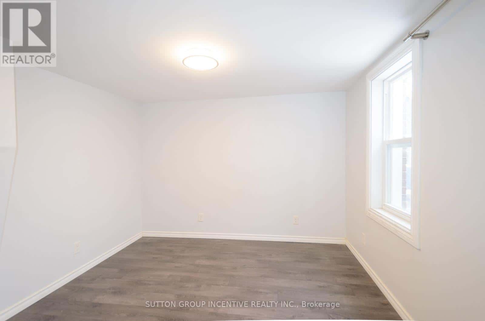 Barrie (Lakeshore) — Barrie (Lakeshore) - Photo 2 of 16