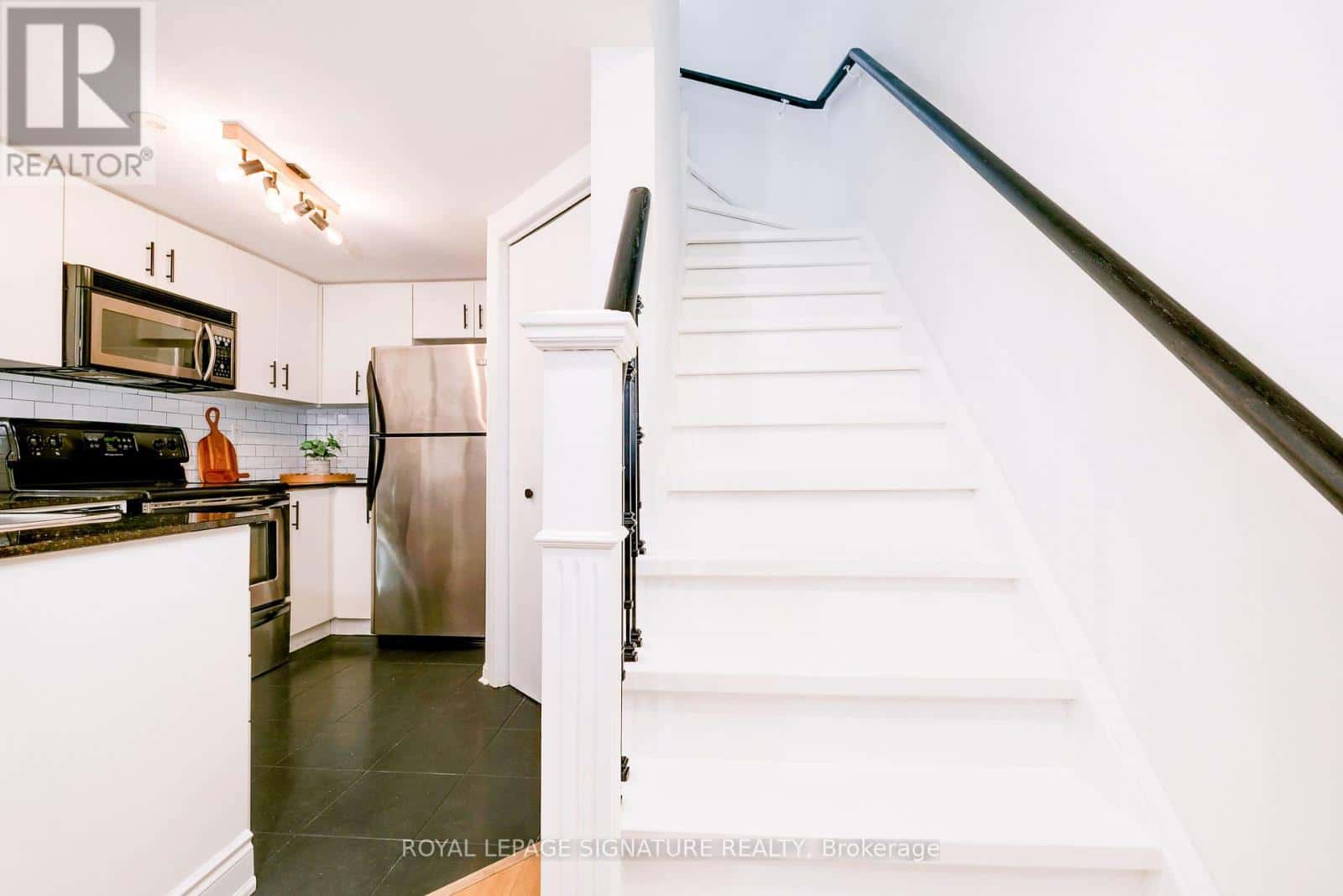 1602 - 28 LAIDLAW STREET — Toronto (South Parkdale) - Photo 5 of 20