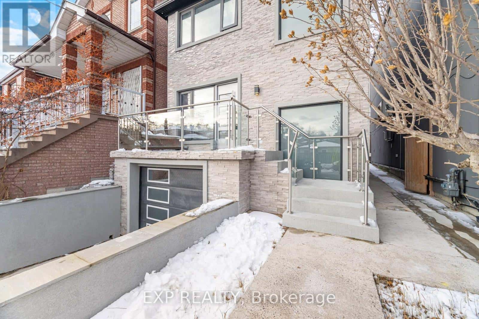 Toronto (Caledonia-Fairbank) — Toronto (Caledonia-Fairbank) - Photo 5 of 47