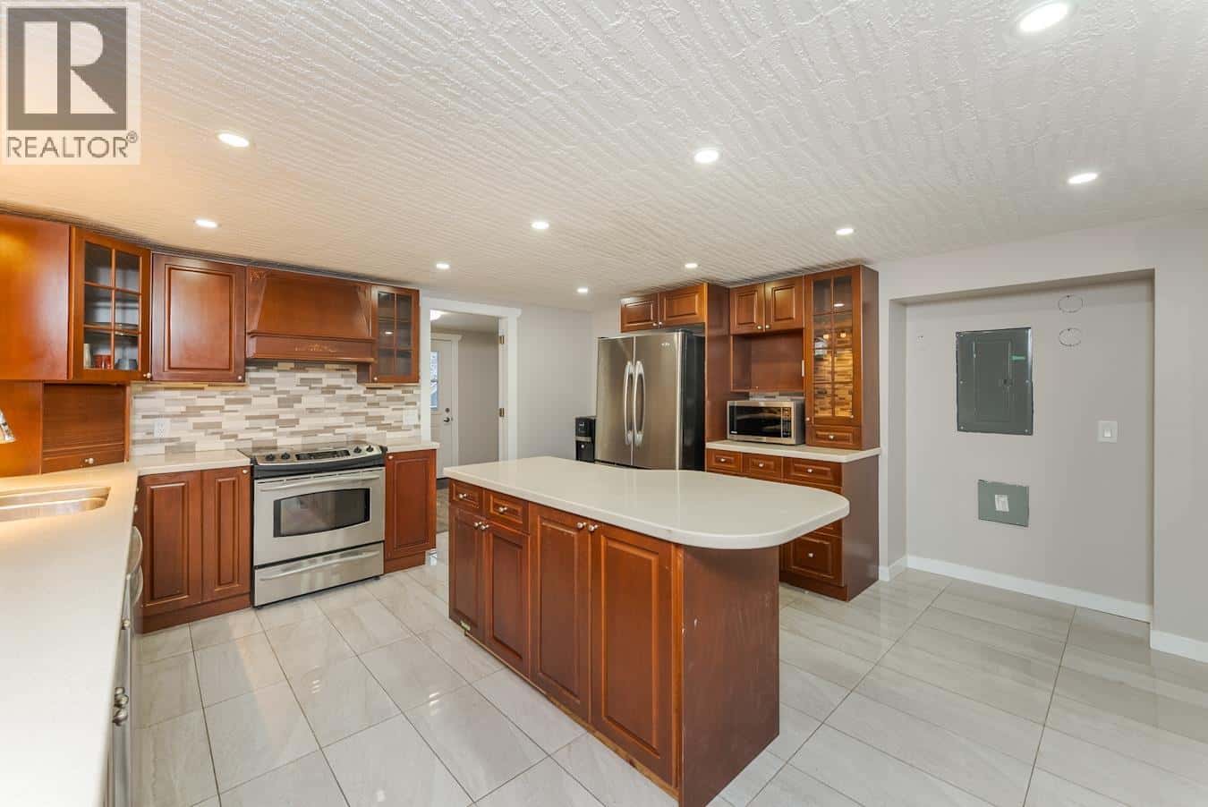 6315 CUMMINGS ROAD — Prince George, British Columbia - Photo 4 of 40