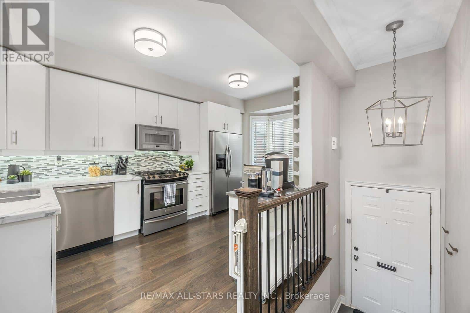 114 SIX POINT ROAD — Toronto (Islington-City Centre West) - Photo 2 of 42