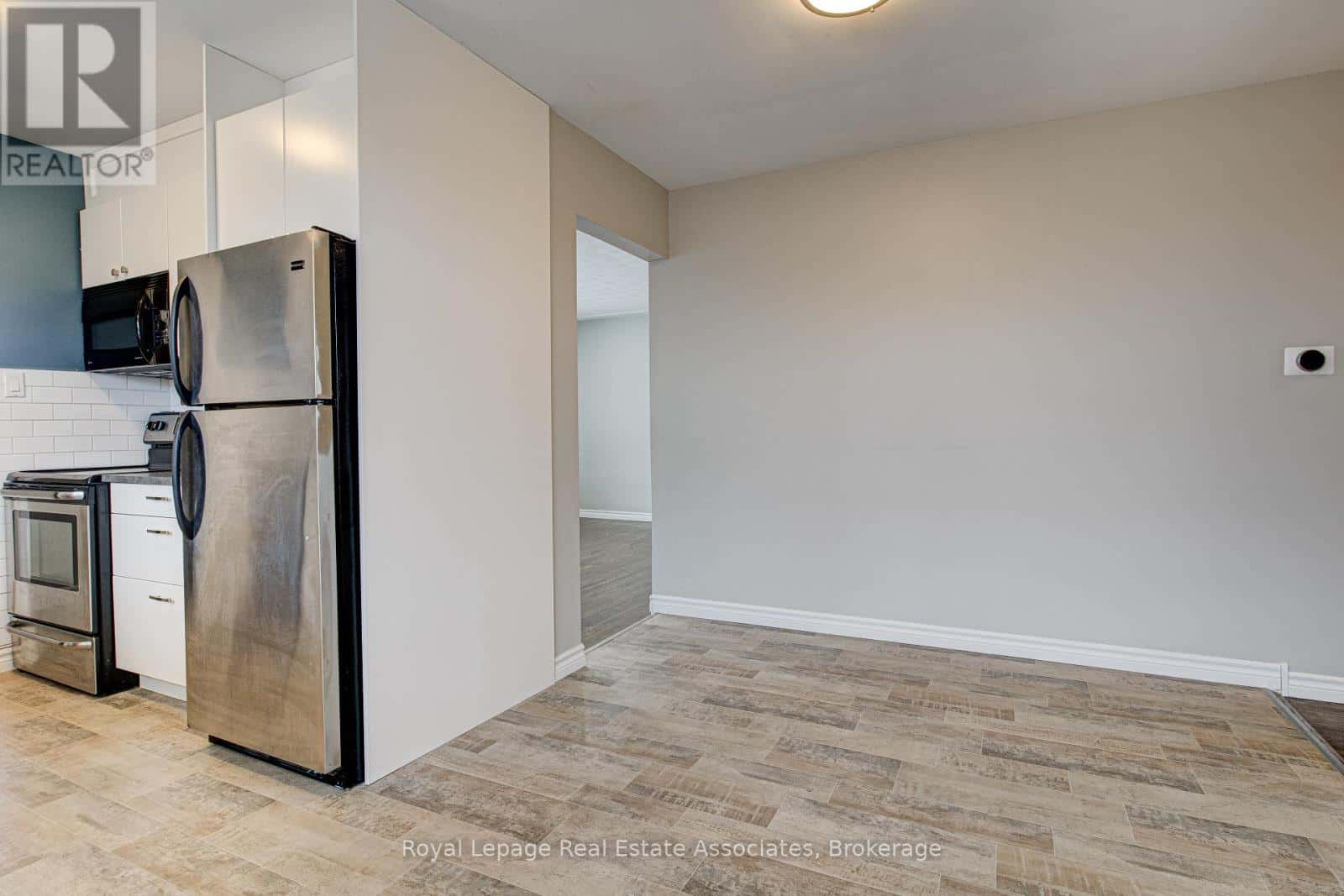 Kitchener — Kitchener - Photo 4 of 32