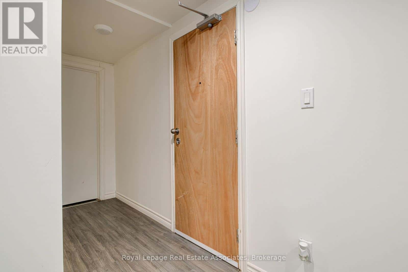 Kitchener — Kitchener - Photo 4 of 24