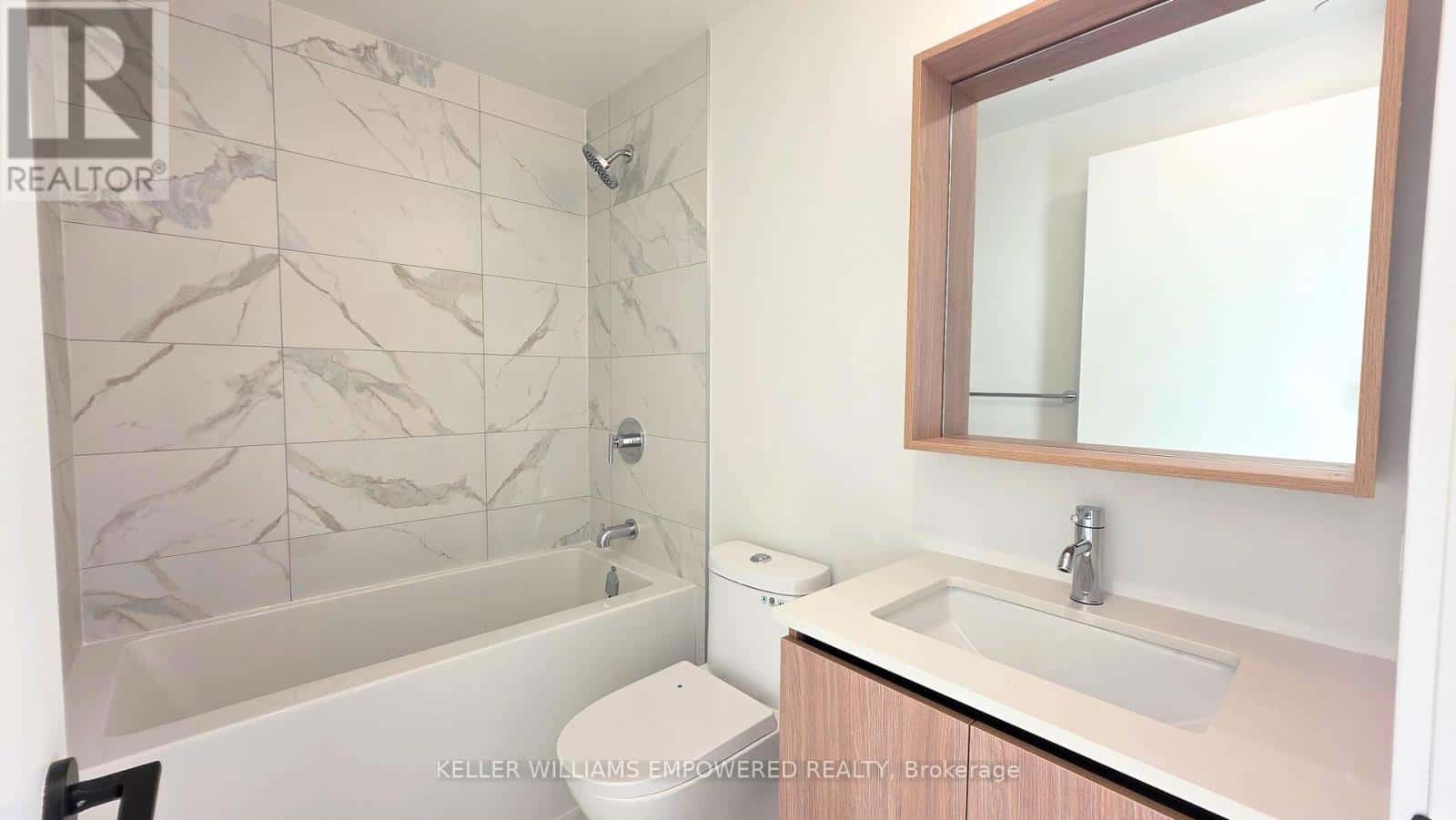 Toronto (Waterfront Communities) — Toronto (Waterfront Communities) - Photo 3 of 28