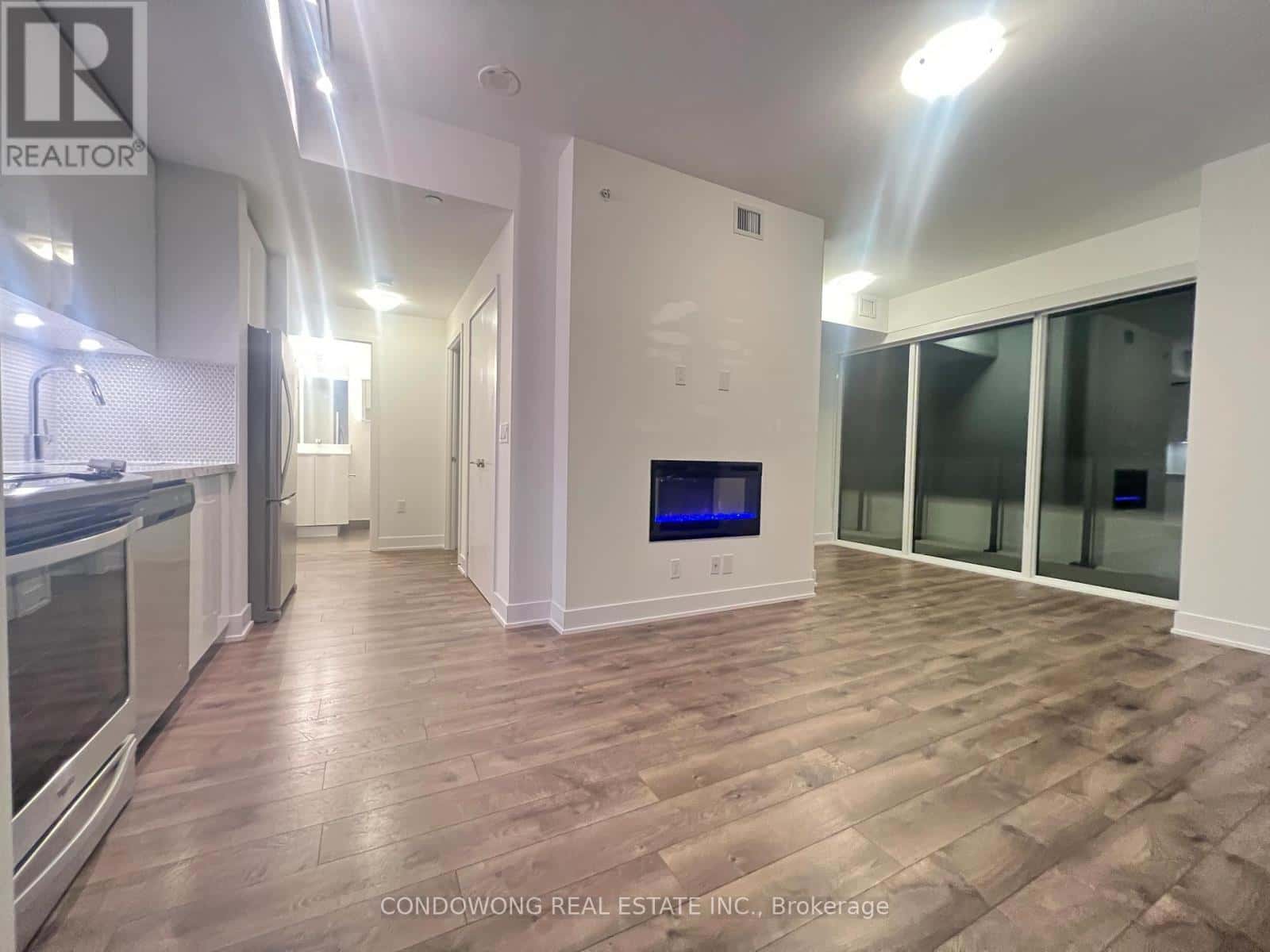 Toronto (Mimico) — Toronto (Mimico) - Photo 2 of 7