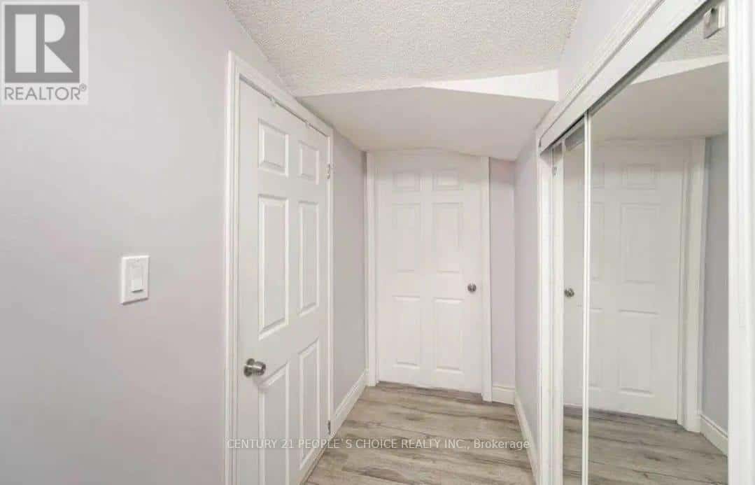 Brampton (Northwest Brampton) — Brampton (Northwest Brampton) - Photo 4 of 11