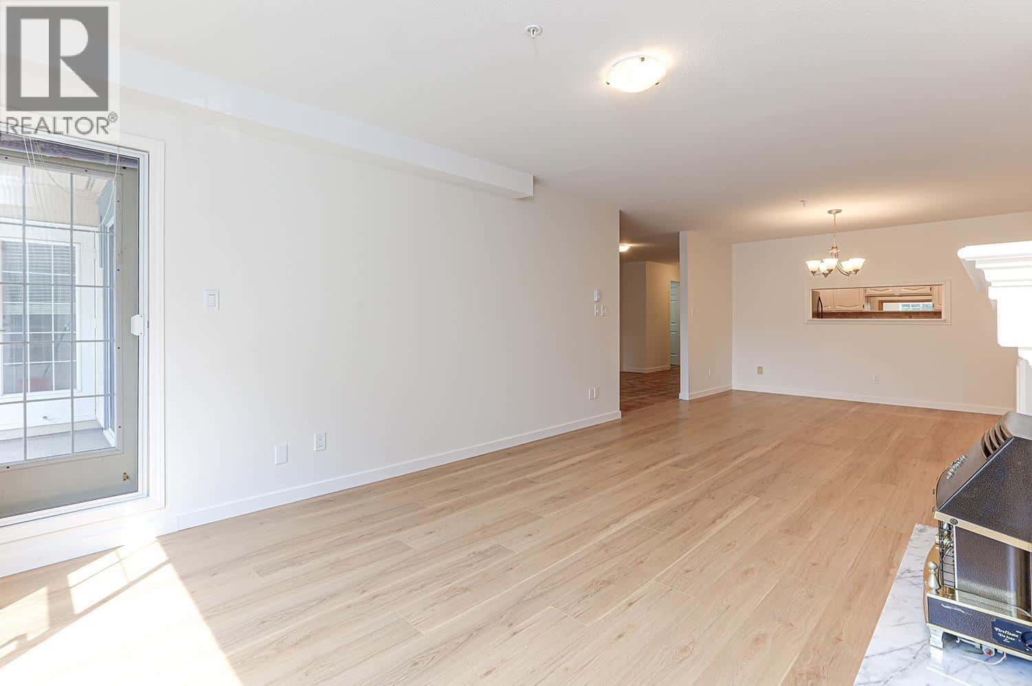 Delta — Delta - Photo 3 of 40