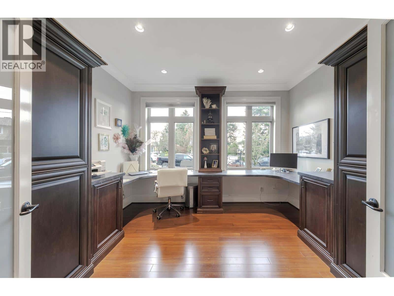 518 E 16TH STREET — North Vancouver - Photo 2 of 40