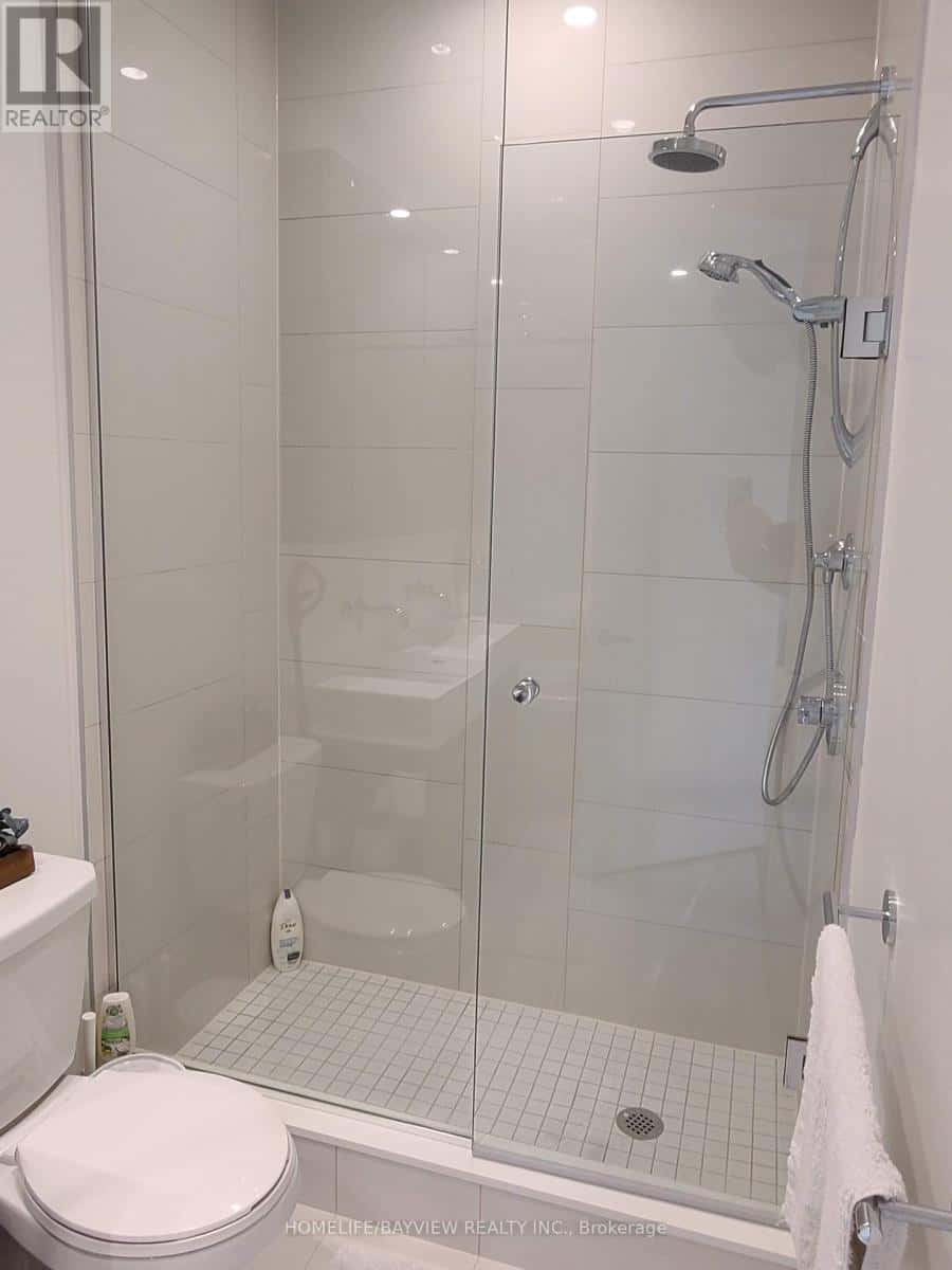 Toronto (Waterfront Communities) — Toronto (Waterfront Communities) - Photo 4 of 23