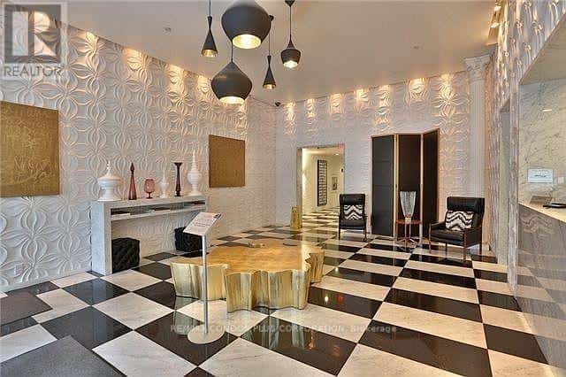 Toronto (Waterfront Communities) — Toronto (Waterfront Communities) - Photo 2 of 7