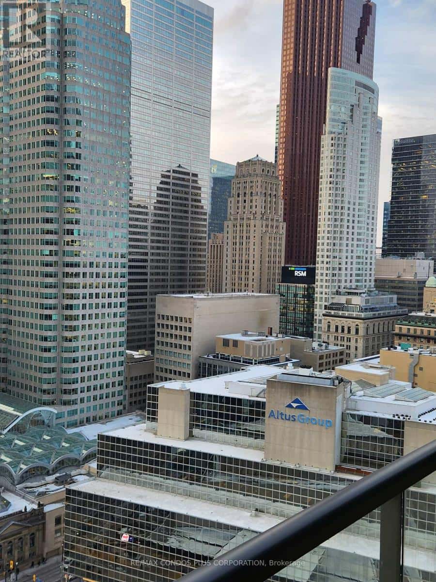 Toronto (Waterfront Communities) — Toronto (Waterfront Communities) - Photo 5 of 7