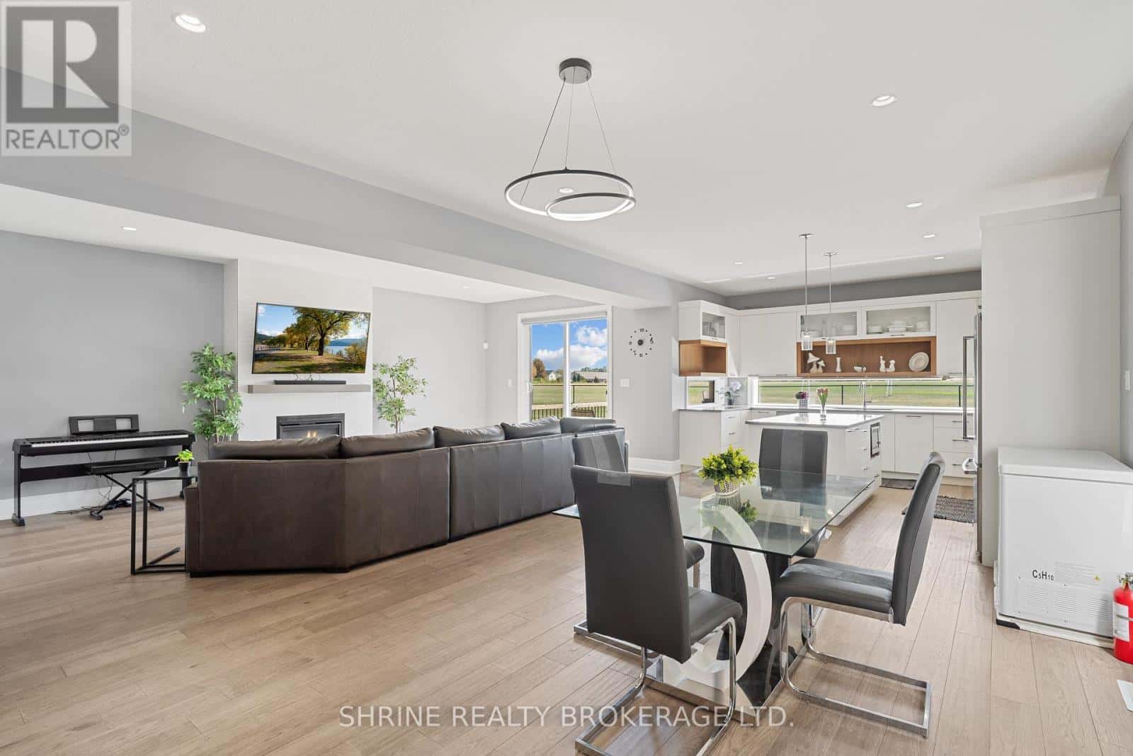 London North (North E) — London North (North E) - Photo 3 of 35