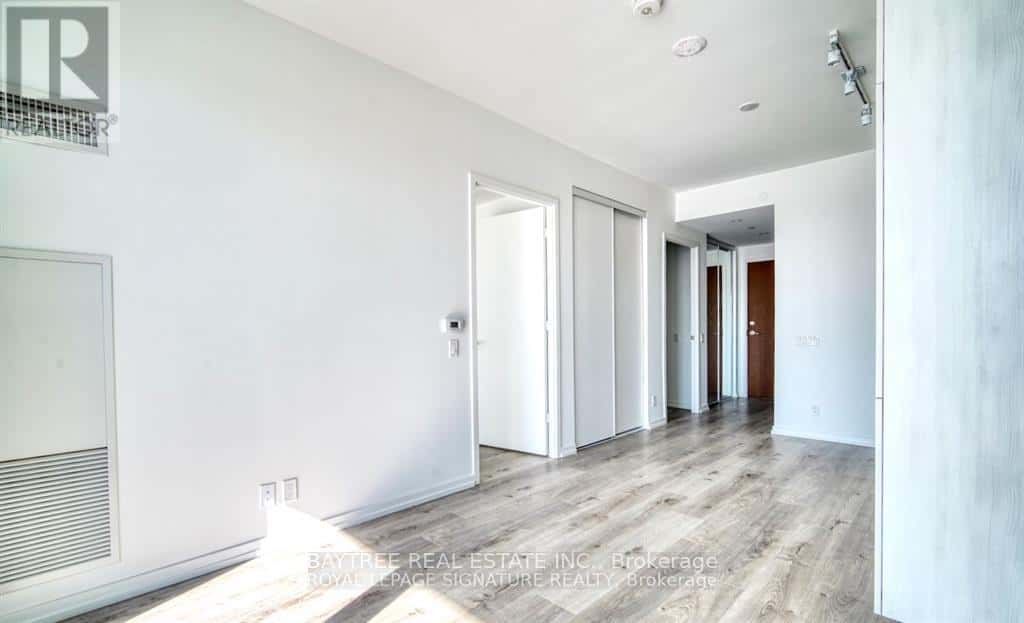 Vaughan (Vaughan Corporate Centre) — Vaughan (Vaughan Corporate Centre) - Photo 2 of 13