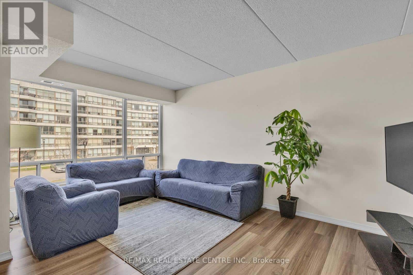 Guelph (Junction/Onward Willow) — Guelph (Junction/Onward Willow) - Photo 2 of 39