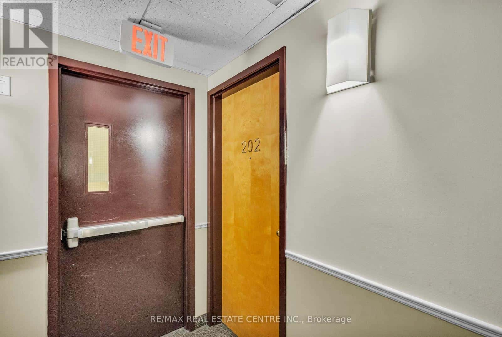 Guelph (Junction/Onward Willow) — Guelph (Junction/Onward Willow) - Photo 5 of 39