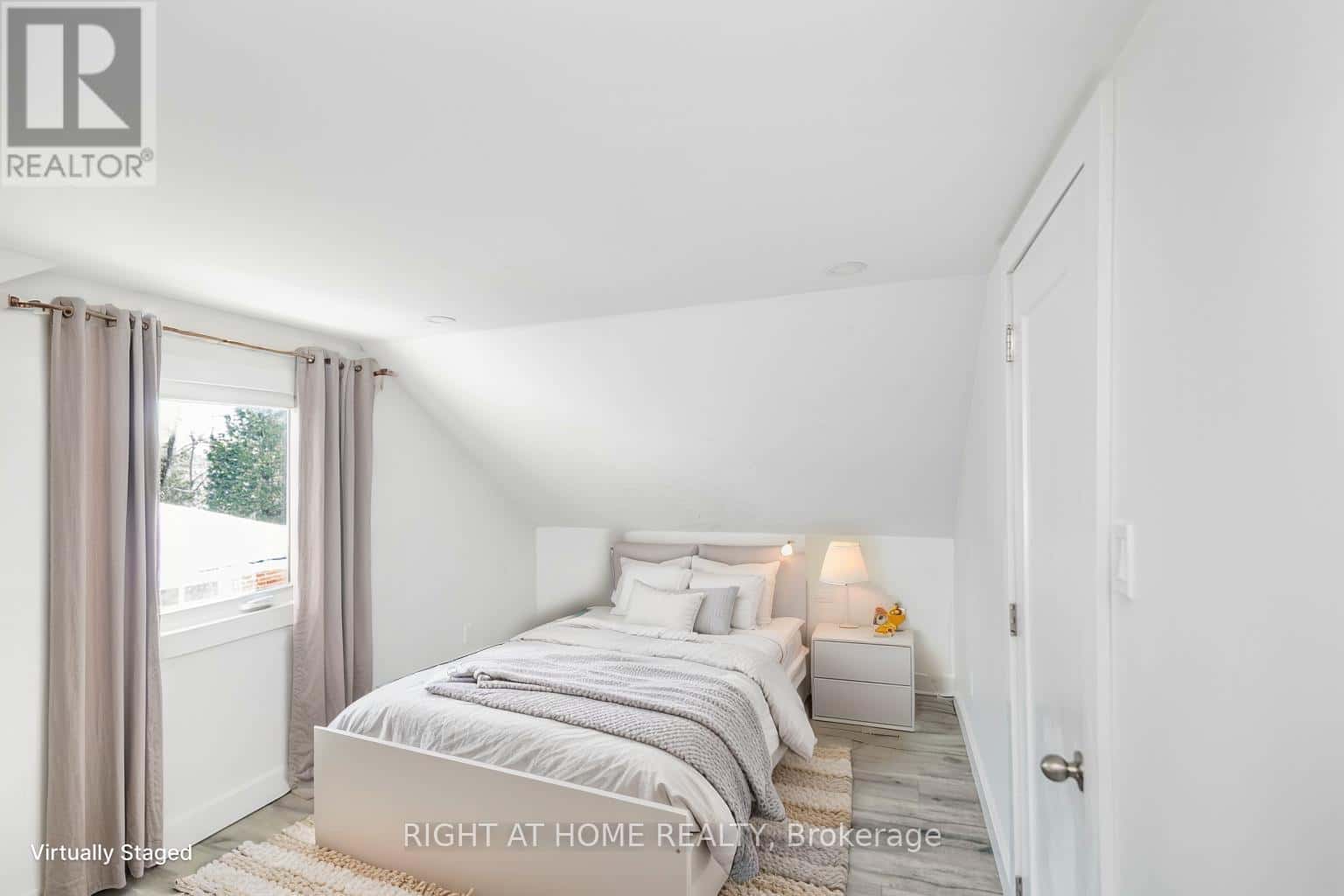 Hamilton — Hamilton - Photo 2 of 40