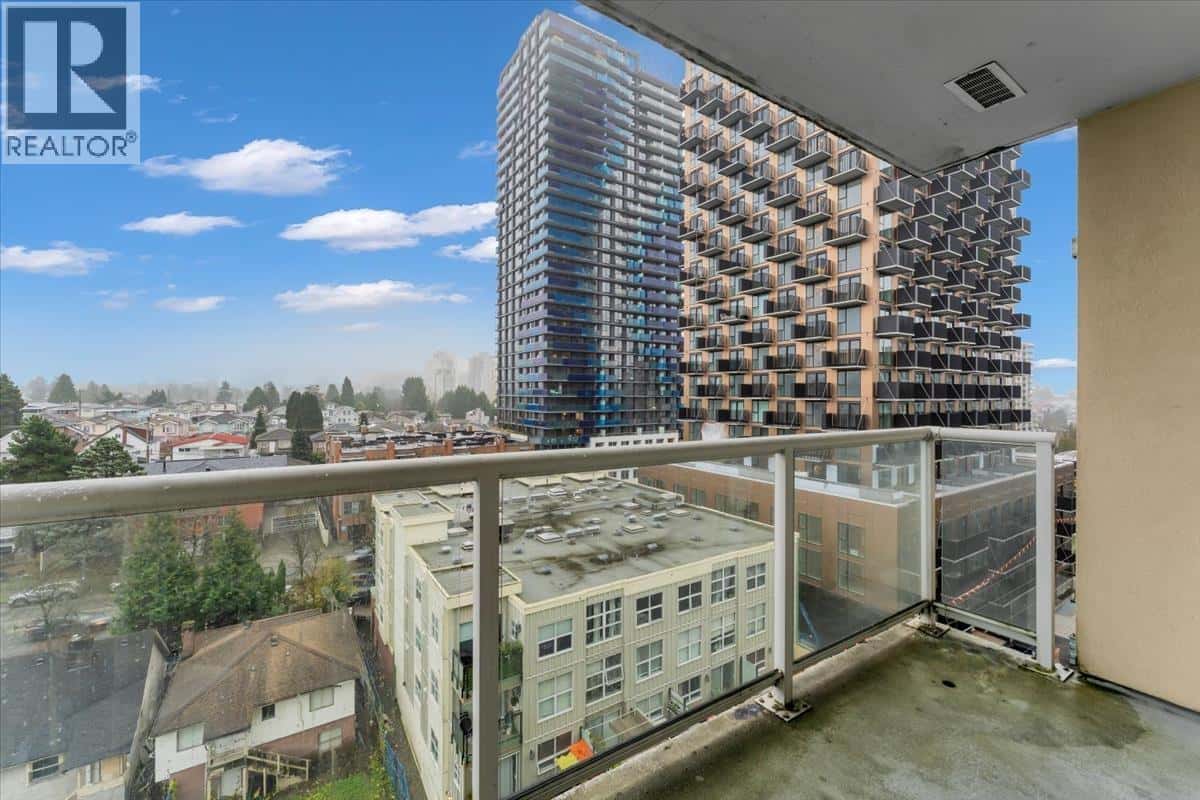 Vancouver — Vancouver - Photo 4 of 22